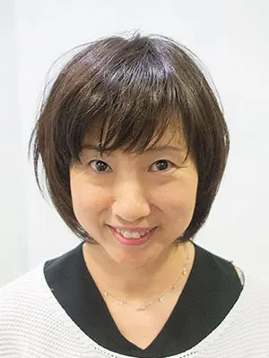 ヘアスタイル髪型｜４０代のくせ毛をバッサリ上品でおしゃれにイメチェン アフター画像